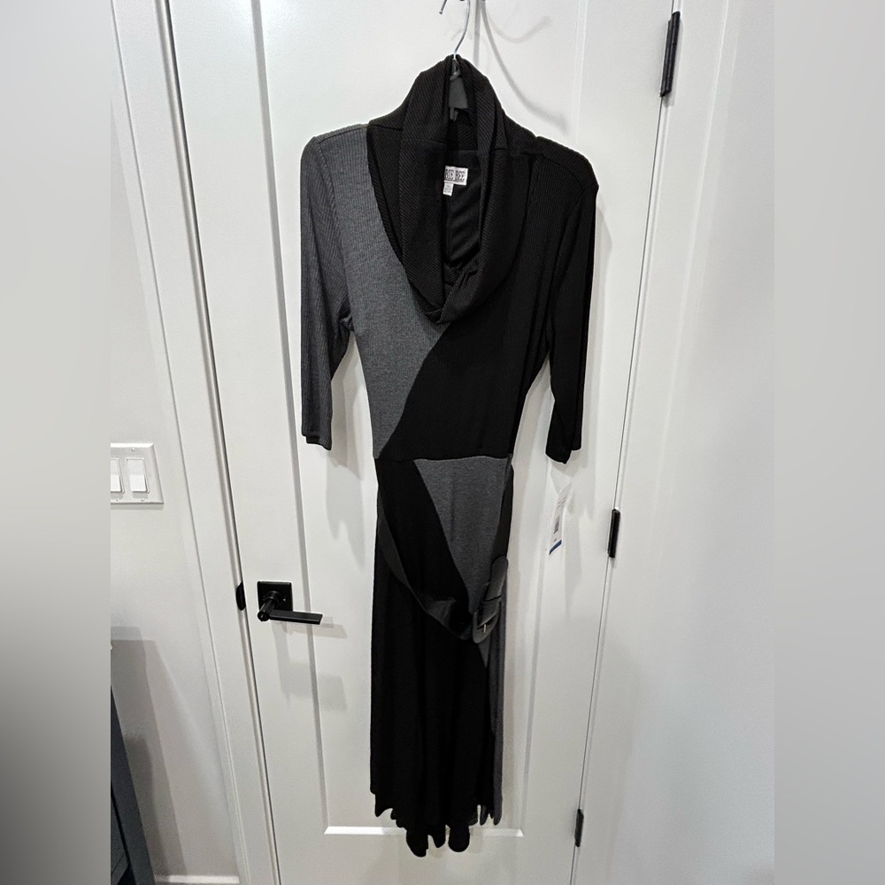 Robbie Bee Black and Gray Long Sleeve Dress
